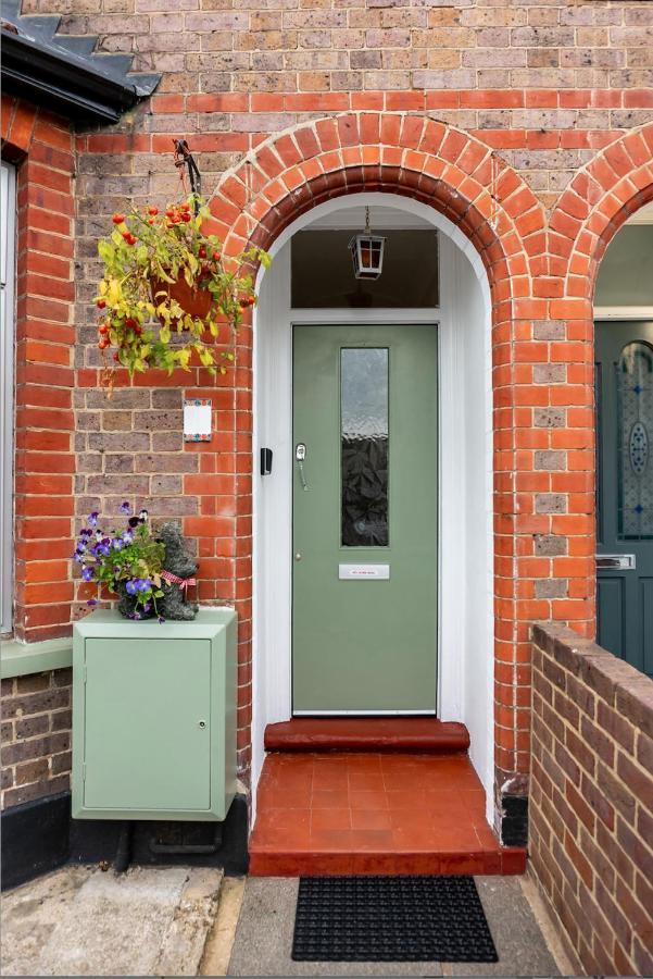 Red Cherry House Watford (Hertfordshire) Exterior foto